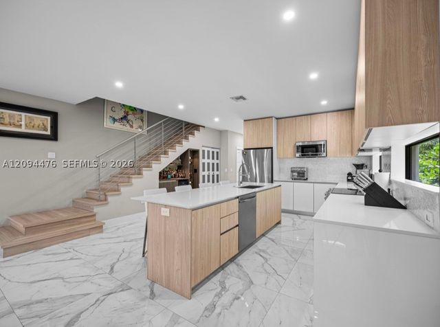 307 SW 10th St, Fort Lauderdale, FL 33315