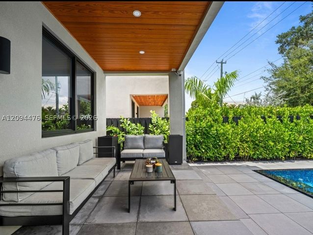 307 SW 10th St, Fort Lauderdale, FL 33315