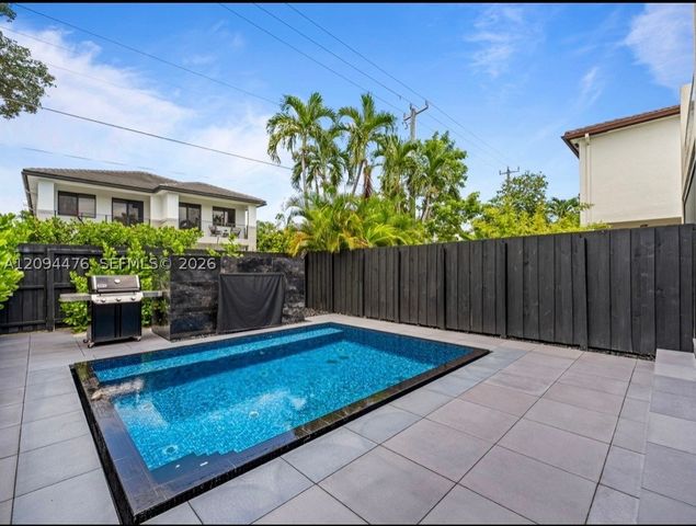307 SW 10th St, Fort Lauderdale, FL 33315