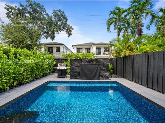 307 SW 10th St, Fort Lauderdale, FL 33315
