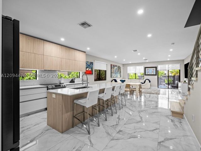 307 SW 10th St, Fort Lauderdale, FL 33315