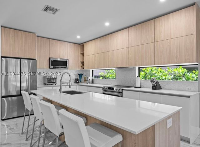 307 SW 10th St, Fort Lauderdale, FL 33315