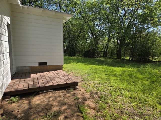 1207 N Anglin Street, Cleburne, TX 76031