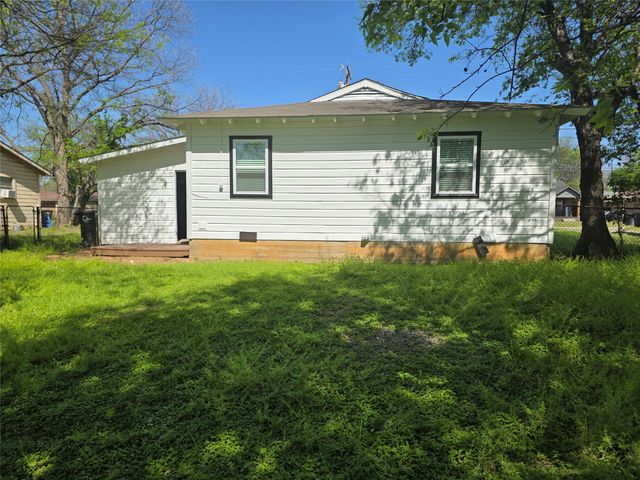 1207 N Anglin Street, Cleburne, TX 76031