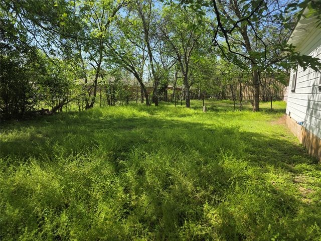 1207 N Anglin Street, Cleburne, TX 76031