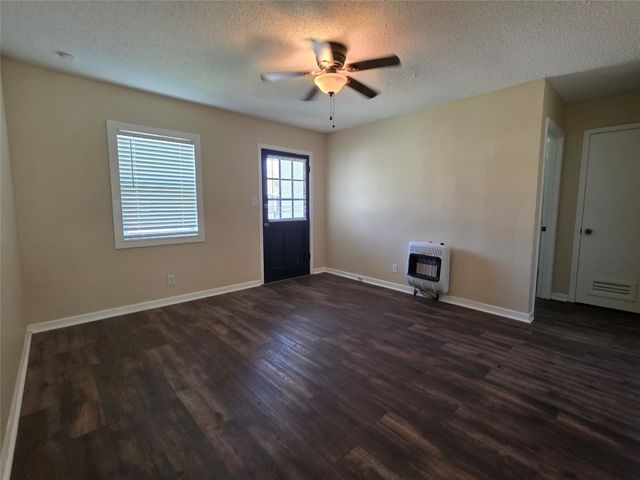 1207 N Anglin Street, Cleburne, TX 76031