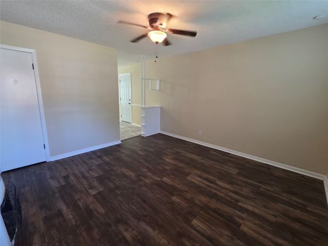 1207 N Anglin Street, Cleburne, TX 76031