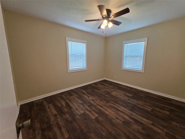 1207 N Anglin Street, Cleburne, TX 76031