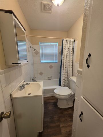 1207 N Anglin Street, Cleburne, TX 76031