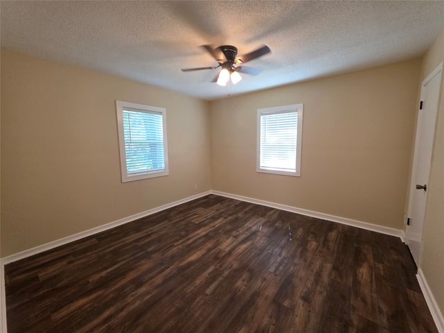 1207 N Anglin Street, Cleburne, TX 76031