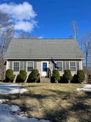 10 HEMLOCK Street, Hillsborough, NH 03244