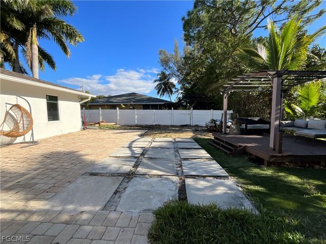 2729 53rd TER SW, Naples, FL 34116