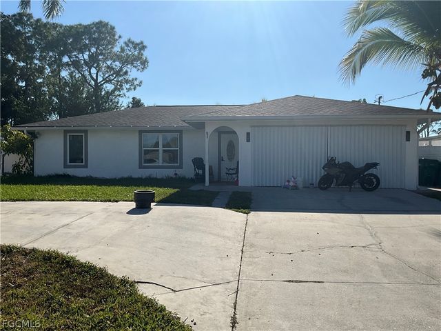 2729 53rd TER SW, Naples, FL 34116