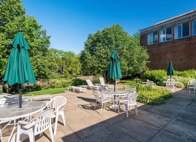 1040 Arbor Lane, Northfield, IL 60093