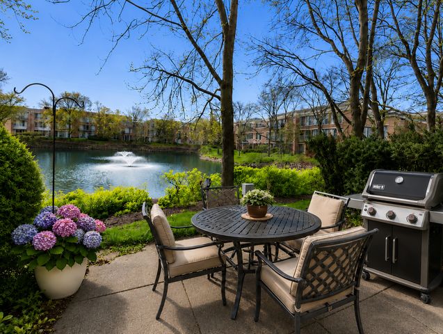 1040 Arbor Lane, Northfield, IL 60093