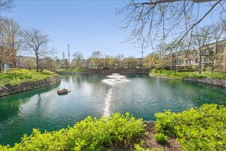 1040 Arbor Lane, Northfield, IL 60093