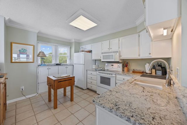 4999 Highway 17 Business Unit 208, Murrells Inlet, SC 29576