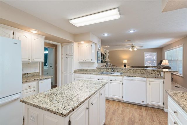 17 Saint Andrews Lane, Holiday Island, AR 72631