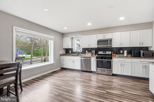 13 MUIRFIELD DR, Sicklerville, NJ 08081