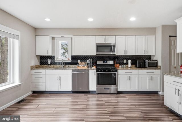 13 MUIRFIELD DR, Sicklerville, NJ 08081