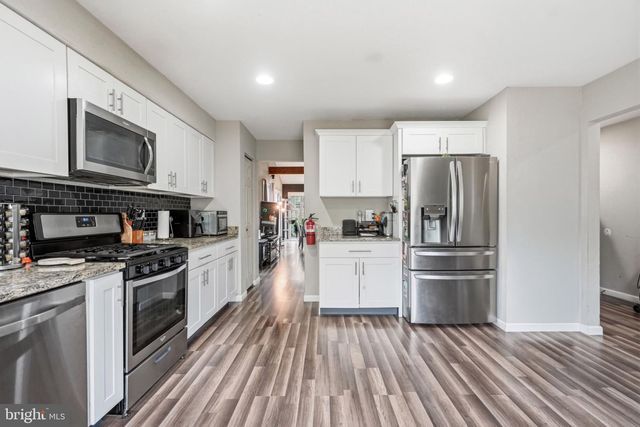 13 MUIRFIELD DR, Sicklerville, NJ 08081