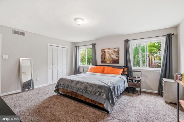 13 MUIRFIELD DR, Sicklerville, NJ 08081