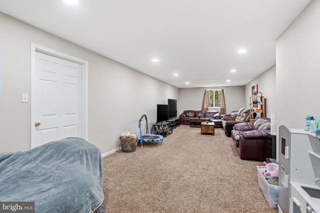 13 MUIRFIELD DR, Sicklerville, NJ 08081