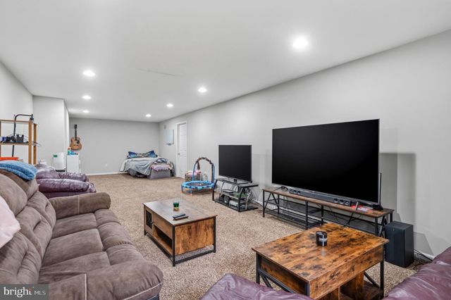 13 MUIRFIELD DR, Sicklerville, NJ 08081