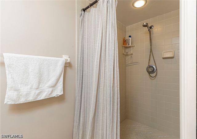 4410 Chantelle DR H-205, Naples, FL 34112