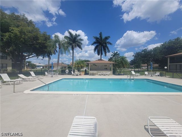 4410 Chantelle DR H-205, Naples, FL 34112