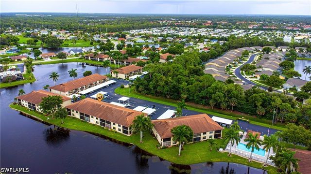 4410 Chantelle DR H-205, Naples, FL 34112