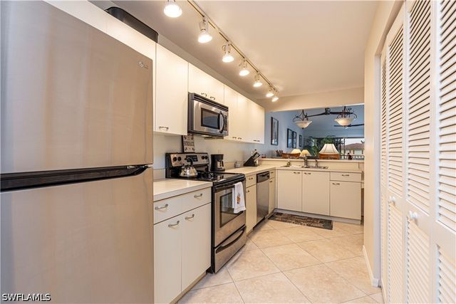 4410 Chantelle DR H-205, Naples, FL 34112