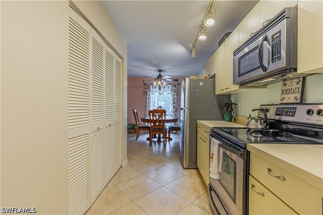 4410 Chantelle DR H-205, Naples, FL 34112