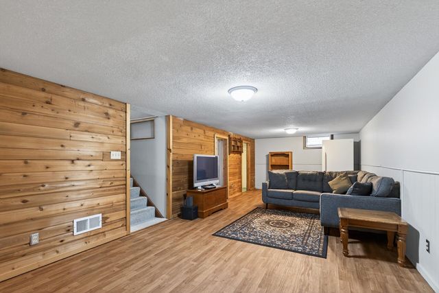 9447 Pilgrim Lane N, Maple Grove, MN 55369