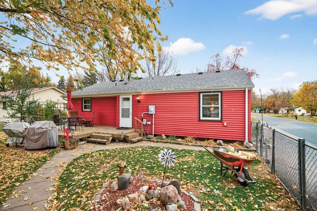 9447 Pilgrim Lane N, Maple Grove, MN 55369