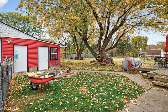 9447 Pilgrim Lane N, Maple Grove, MN 55369