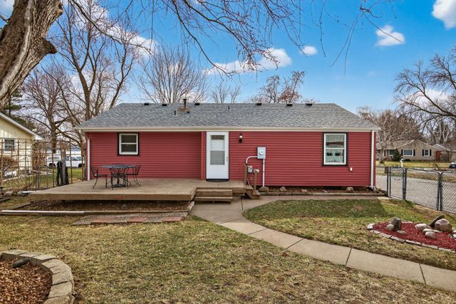 9447 Pilgrim Lane N, Maple Grove, MN 55369