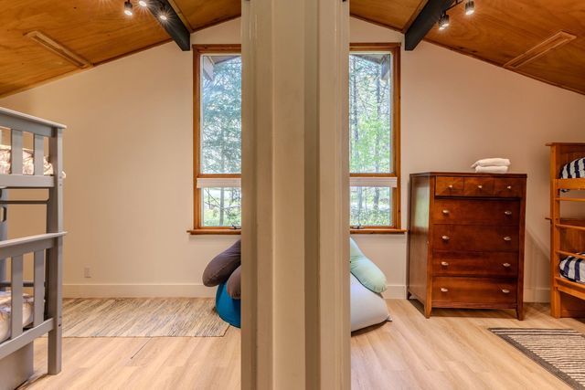 9 Mountain Acres Road, Jamaica, VT 05343
