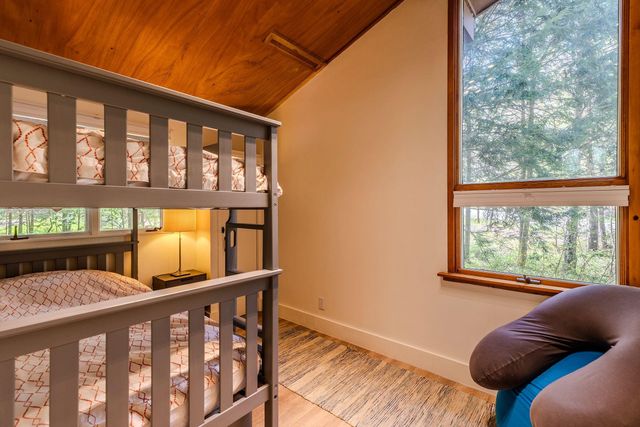 9 Mountain Acres Road, Jamaica, VT 05343