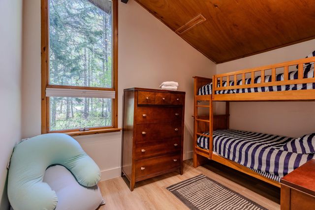 9 Mountain Acres Road, Jamaica, VT 05343
