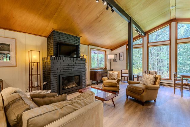 9 Mountain Acres Road, Jamaica, VT 05343