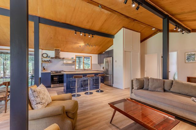 9 Mountain Acres Road, Jamaica, VT 05343