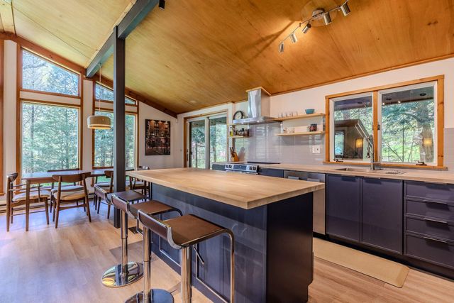 9 Mountain Acres Road, Jamaica, VT 05343