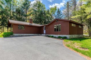 9 Mountain Acres Road, Jamaica, VT 05343