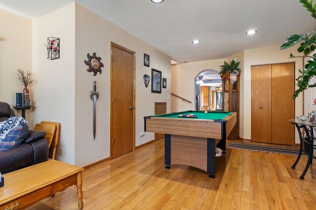 9714 Mcvicker Avenue, Oak Lawn, IL 60453