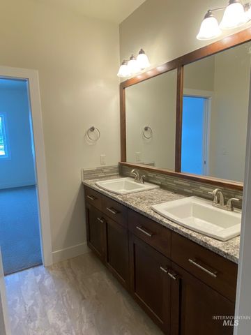 2516 E Hidden Creek Street, Nampa, ID 83687