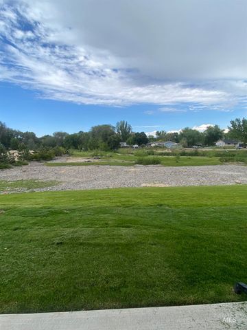 2516 E Hidden Creek Street, Nampa, ID 83687