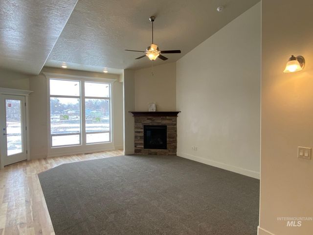 2516 E Hidden Creek Street, Nampa, ID 83687