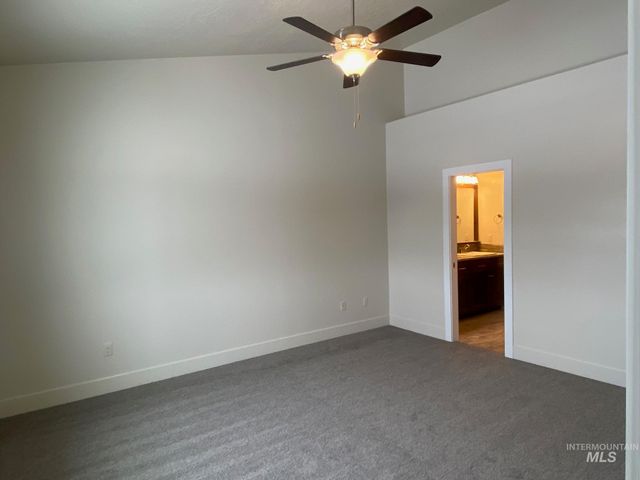 2516 E Hidden Creek Street, Nampa, ID 83687