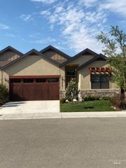 2516 E Hidden Creek Street, Nampa, ID 83687